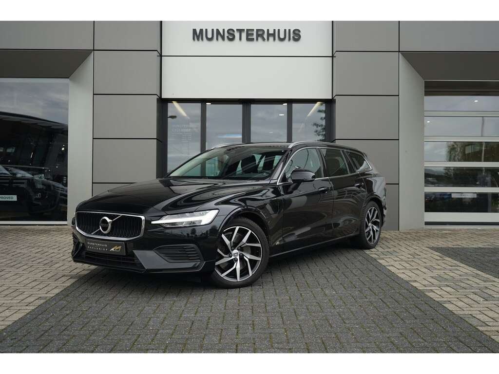 Volvo V60 2.0 T6 Twin Engine AWD Momentum Pro | Afneembare trekhaak | Verwarmde voorstoelen |