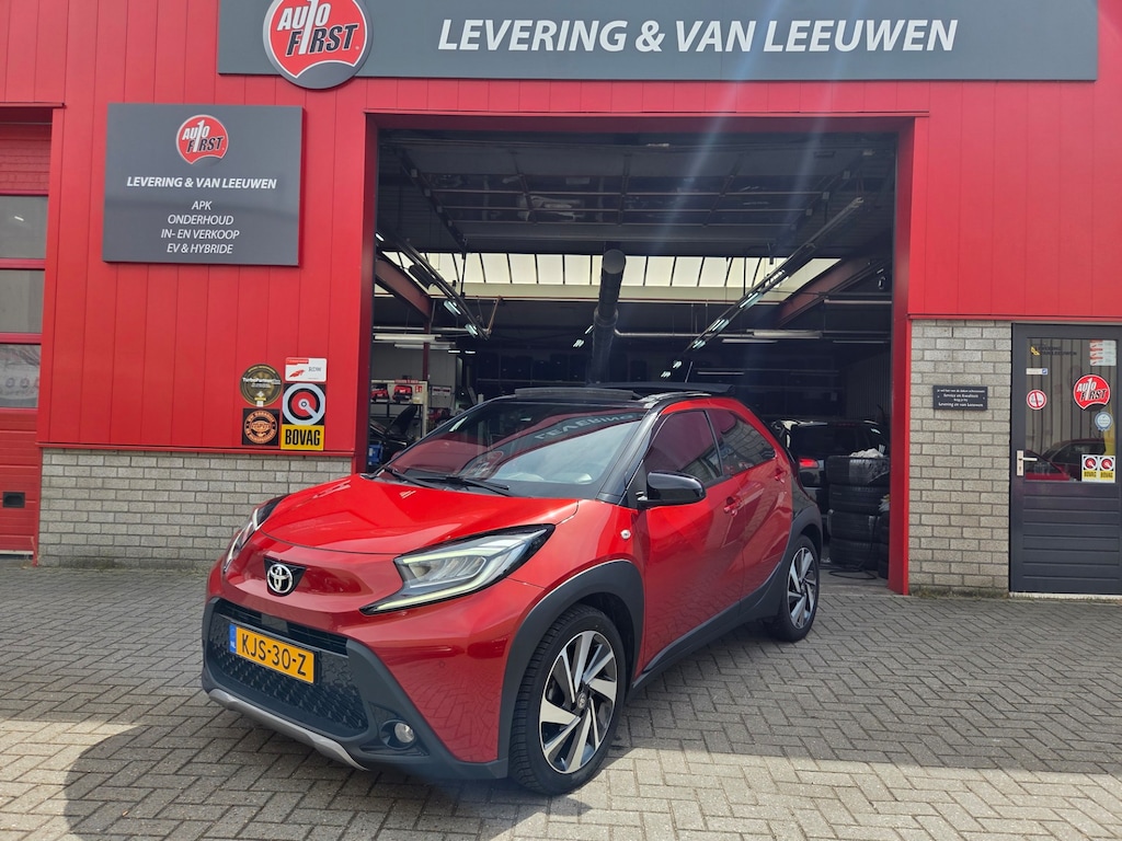 Toyota Aygo X 1.0 VVT-i S-CVT Envy Automaat/ Cabrio dak/ Navigatie/ Lichtmetalen velgen/ Camera/ Rijklaarprijs!
