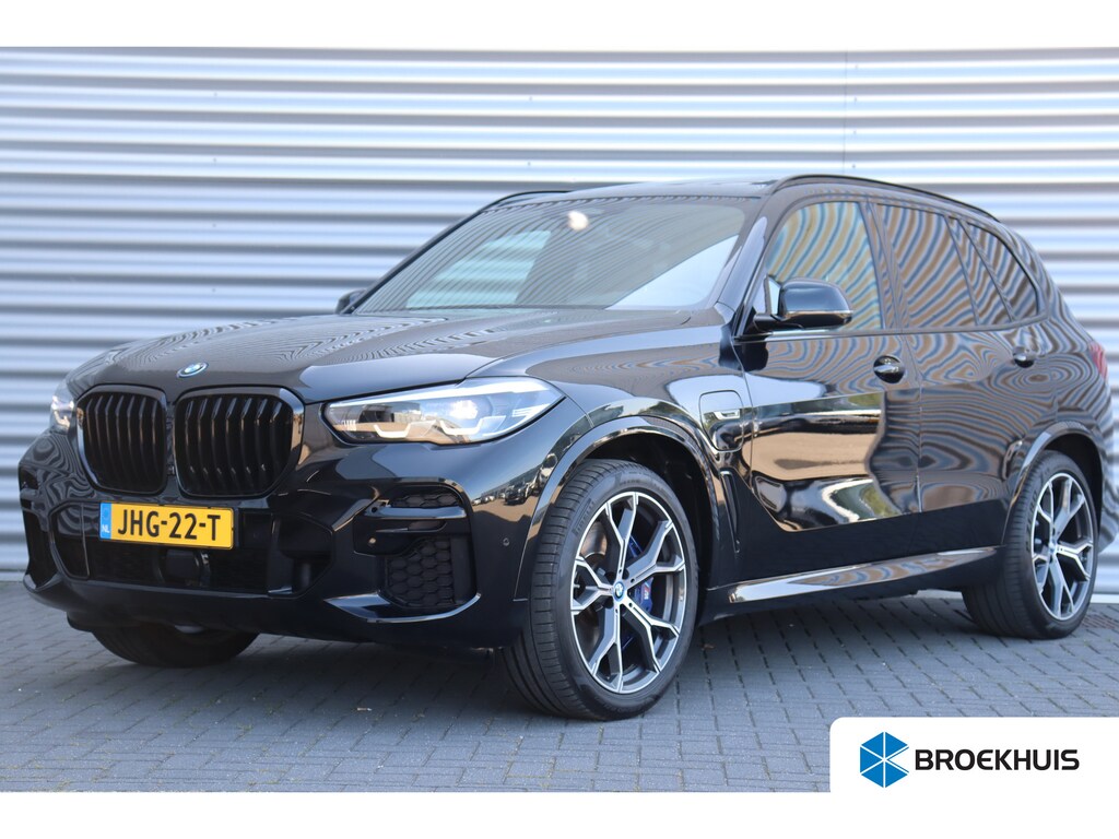BMW X5 XDRIVE45E 394PK HIGH EXECUTIVE M-SPORT AUTOMAAT / NAVI / LEDER / FULL-LED / CLIMA / 21" LMV / KEYLESS / 360 CAMERA / PANO. DAK / SOFT-CLOSE / LUCHTVERING / ORG. NL. / ADAPT. CRUISECONTROL / WINTERPAKKET / UNIEK / NIEUWSTAAT !!