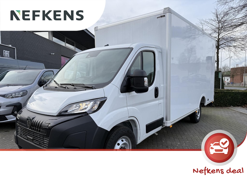 Peugeot Boxer L3 3.5t Zwaar 180 pk | Bakwagen | Achteruitrijcamera | Parkeersensoren Achter | Airco | Cruise Control | DAB Ontvanger | 2 Zitplaatsen Rechtsvoor | Reservewiel | Buitenspiegels Elektrisch Verstel -en Verwarmbaar |