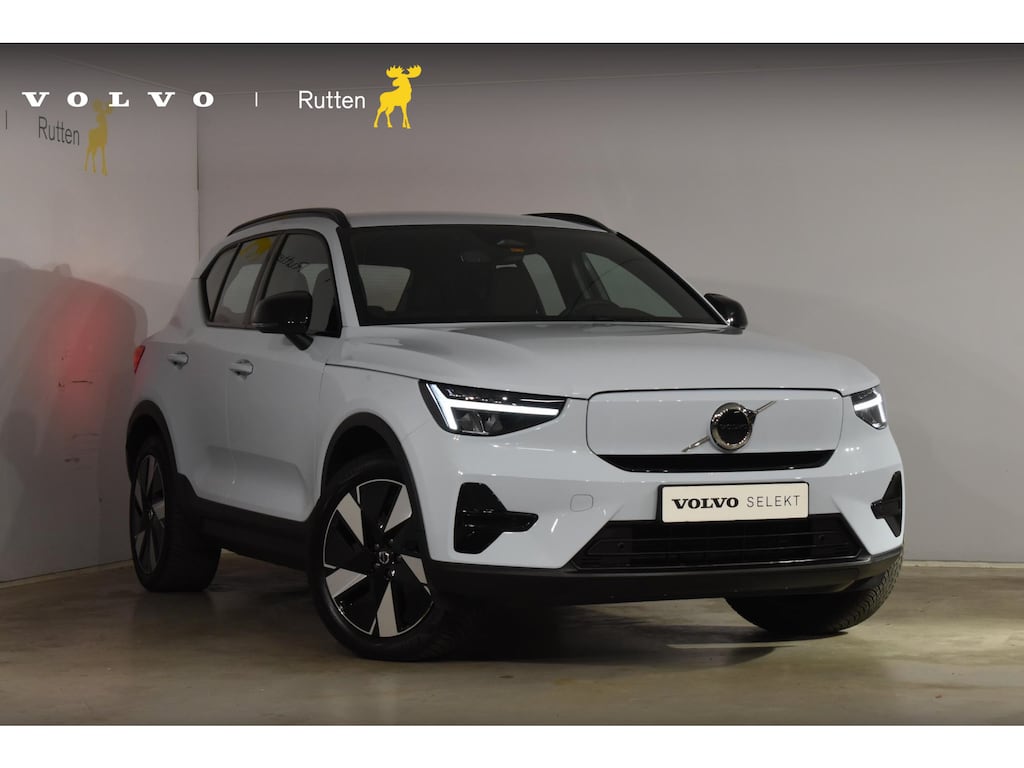 Volvo EX40 252PK Single Motor Extended Range Plus 82 kWh Navigatie / Camera / Adaptive Cruise control / Stuur & Stoelverwarming / Trekhaak / Elektr. achterklep / 19" LM Velgen / All season banden / Parkeersensoren V+A