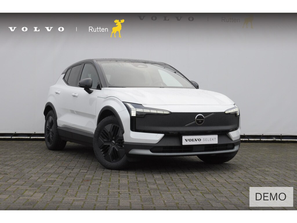 Volvo EX30 Cross Country 428PK Automaat Twin Motor Performance Ultra 69 kWh / Adaptieve cruise control/ Panoramadak/ BLIS/ Parkeersensoren met 360 camera / Getint Glas / Stoel en stuurwielverwarming / Elektrische stoelen / Apple carplay / Elektrische achterklep / Keyless entry