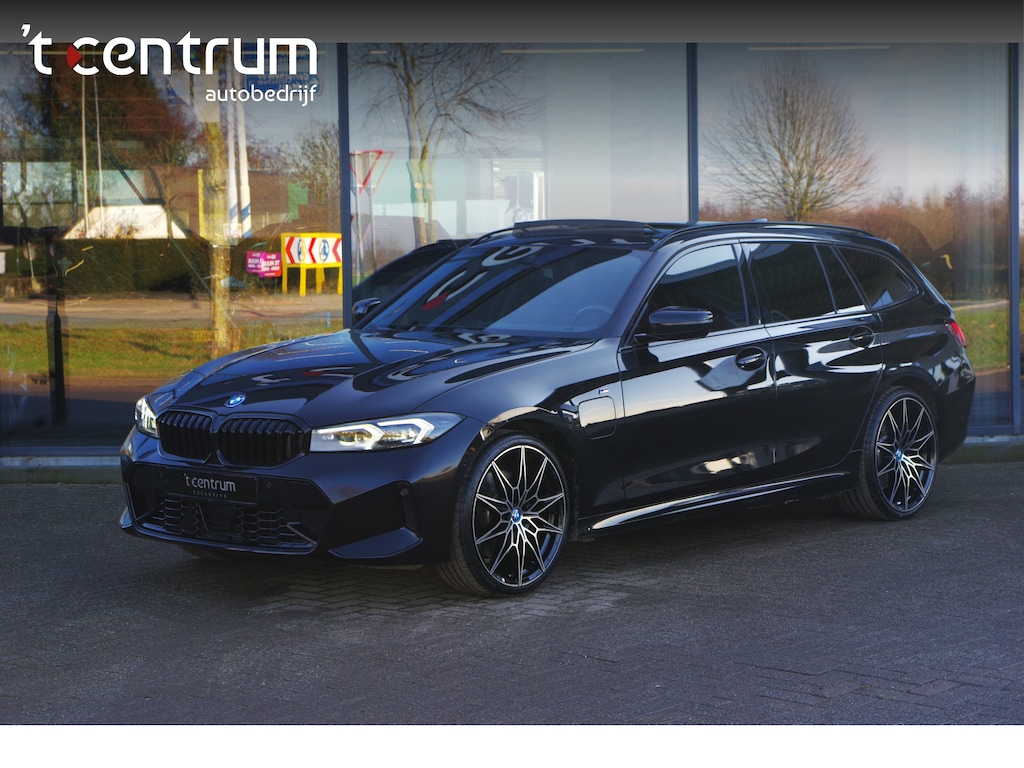 BMW 3-Serie Touring 330e High Executive M-Sport 293 PK PHEV, Panoramadak, M-Kuipstoelen, Adap. Cruise Control