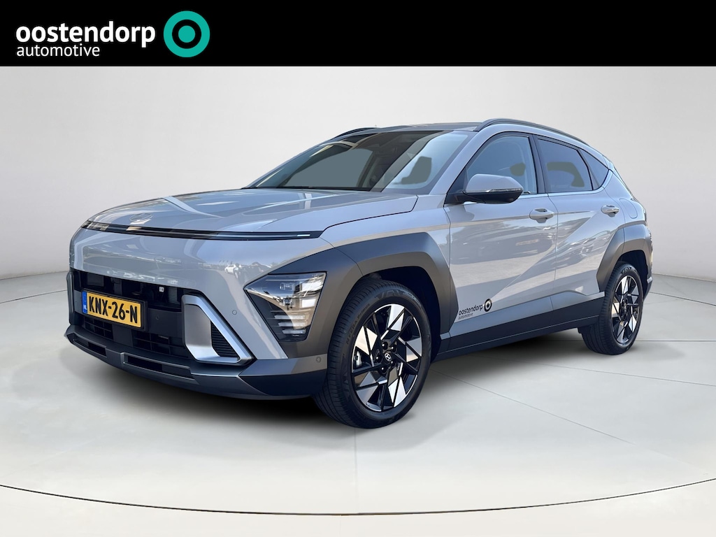 Hyundai Kona 1.6 GDI HEV Premium | Demo voordeel! | Schuif-/kantel dak | Elektrische stoelen | Stoel/stuurverwarming | Stoelverkoeling | 2e zit-rij stoelverwarming | Lederen bekleding | 360* camera | Adaptive cruisecontrol | Active lane-keeping |