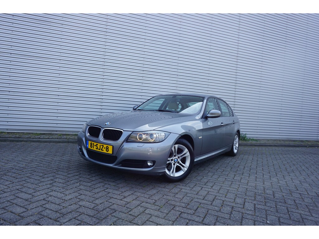 BMW 3-Serie 318i Corporate Lease Luxury Line Climate / Navi / Cruise / Leder / Parkeers. / Lm velgen / NAP