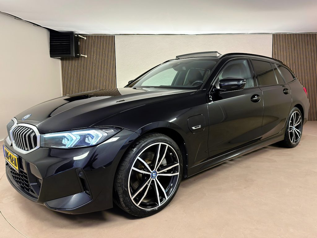 BMW 3-Serie Touring LCI Panoramadak M-Sport Widescreen HUD Memory Seat