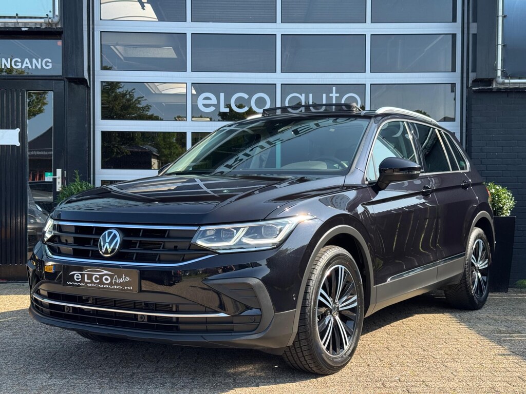 Volkswagen Tiguan 1.5 TSI Life Business / Pano / IQ Light / Trekhaak