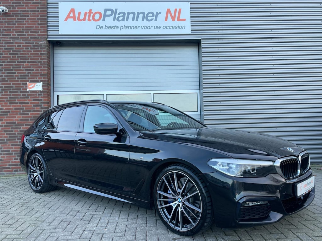 BMW 5-Serie Touring 530i M Sport! Camera! Navi! Sfeerver.!