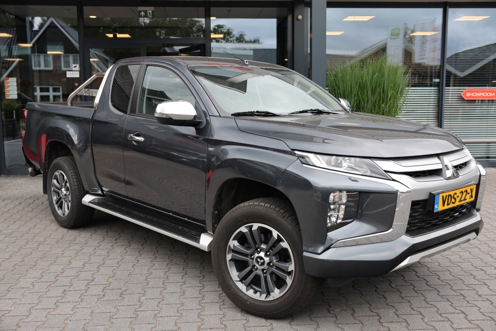 Mitsubishi L200 2.2 DI-D CLUB CAB INTENSE 4WD VAN