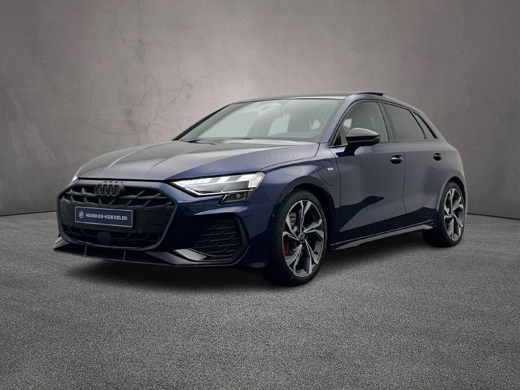Audi A3 Sportback 45 TFSI e 272PK S edition Competition | Panorama-Dak | Sonos | Alcanatara | Sfeerverlichting-Plus | 18-Inch |  Achterruitrijcamera | Stoelverwarming | Hold-Assist |