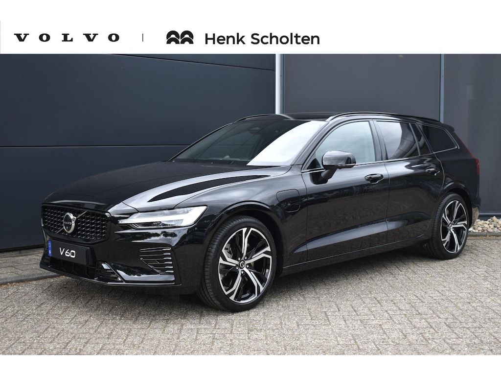 Volvo V60 T6 Plug-in hybrid AWD Ultra Dark | Bowers & Wilkins premium Audio | Massage | Stoel-/Stuurwielverwarming | Head Up Display | 19 inch Lichtmetalen velgen | 360 graden Camera | Panoramisch Schuif-/kanteldak | Lederlook Dashboard | Keyless | Blis | Adaptieve Cruise Control | Pilot Assist |