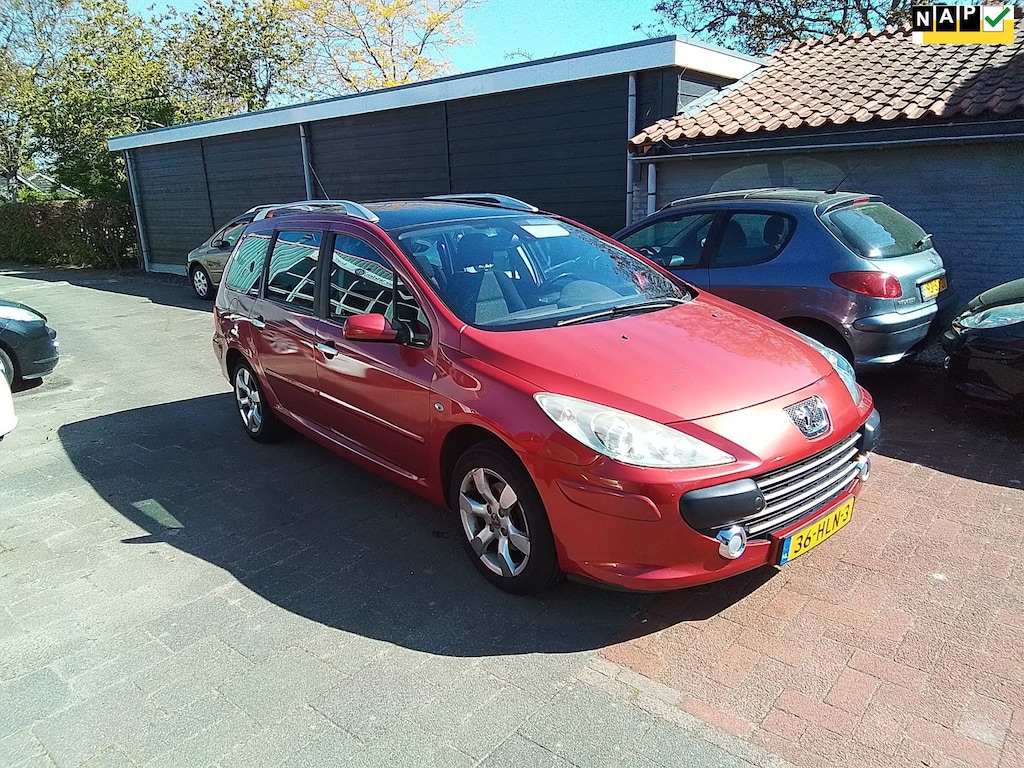 Peugeot 307 SW 2.0-16V Premium Zeer lux,s Airco trekhaak panaramadak