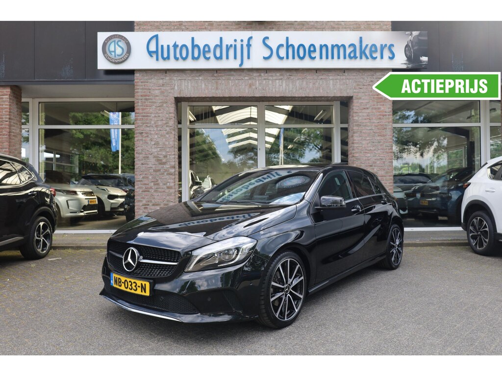 Mercedes-Benz A-klasse 180 Lease Edition Plus PANO STOELVERW. HALF-LEER CAMERA NL-AUTO ZWARTE-HEMEL NAVI CRUISE CLIMA KEYLESS-START 2XPDC 18''LMV