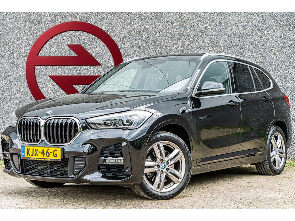 BMW X1 (f48) xDrive25e M-Sport Pakket / Trekhaak / Pano / Head-Up / Leder / Stoelverwarming / Adaptive Cruise / Climate Control / Navi