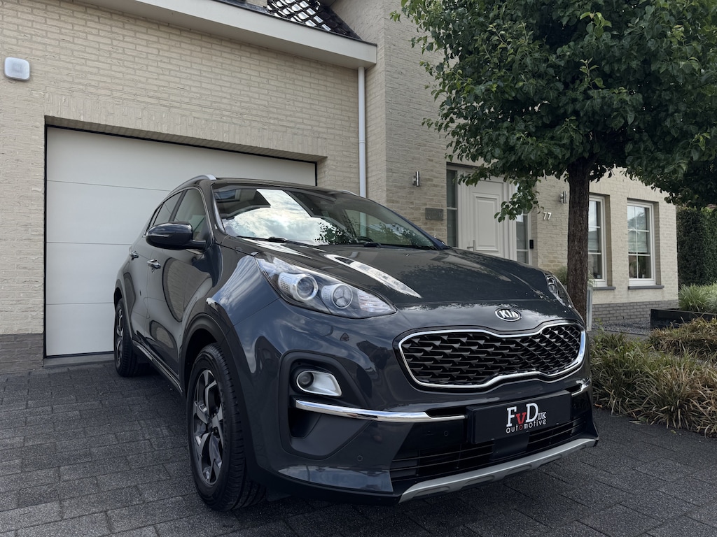 Kia Sportage 1.6 T-GDI 177pk Aut Panoramadak Navi Leder ACC Camera Keyless Stuur en StoelVerwaming Trekhaak 18" Pdc