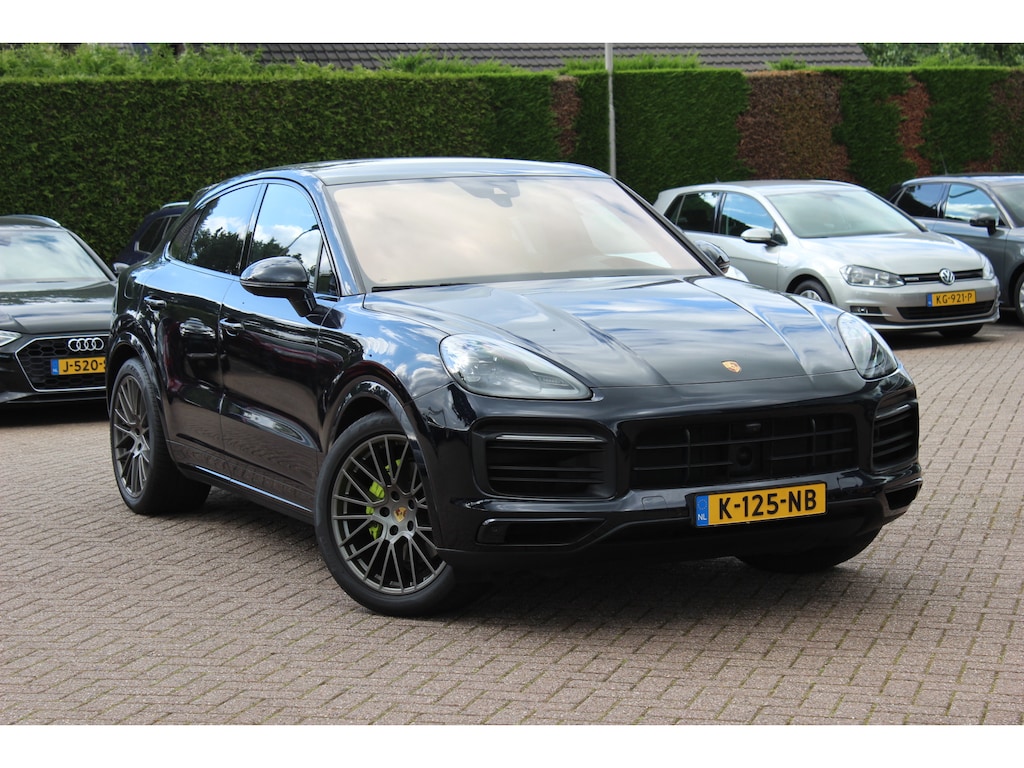 Porsche Cayenne Coupé 3.0 E-Hybrid / Trekhaak / Panoramadak / 360Camera / Head-up / Burmester / Softclose / Keyless / 21'' / Luchtvering / Nachtzicht / Carbon intr. / Sportdesign+Chrono / Stoelventilatie+Verwarming / Dodehoek