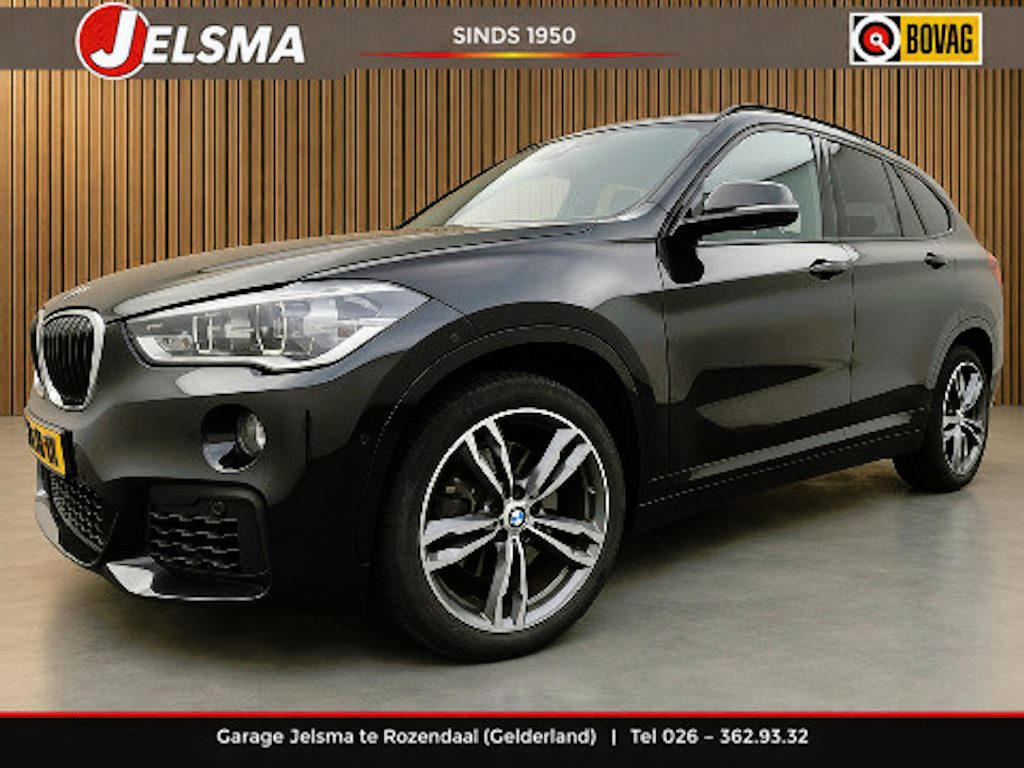 BMW X1 sDrive20i 192pk Executive, M Sport | Pano | CarPlay | Hud