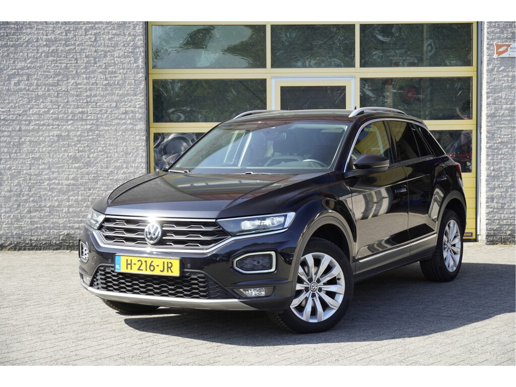 Volkswagen T-Roc 1.5 TSI 150PK! Sport BJ2020 Lmv 17" | Led V+A | Pdc | App-Connect | Navi | Dashboard verlichting | Virtual cockpit | Climate control | Cruise control | Sportstoelen | Verwarmde voorstoelen | Extra getint glas