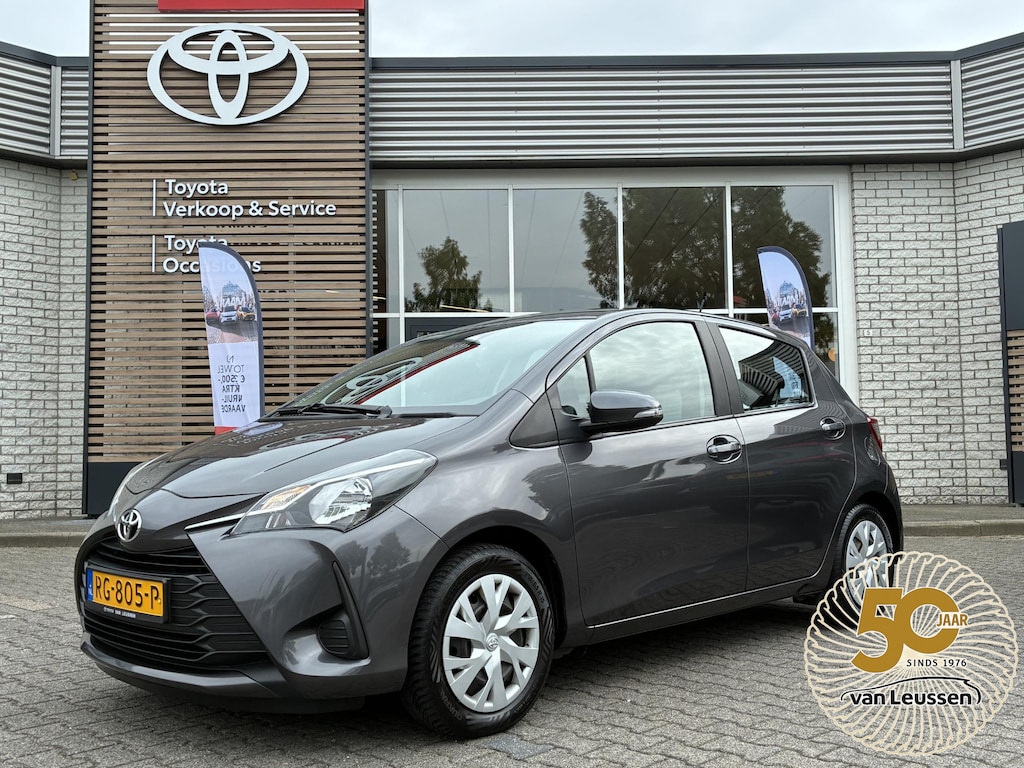 Toyota Yaris 5-DEURS NL-AUTO 1E-EIG DEALER-OND 5-DEURS AIRCO RADIO/CD  TREKHAAK ALL-SEASONS