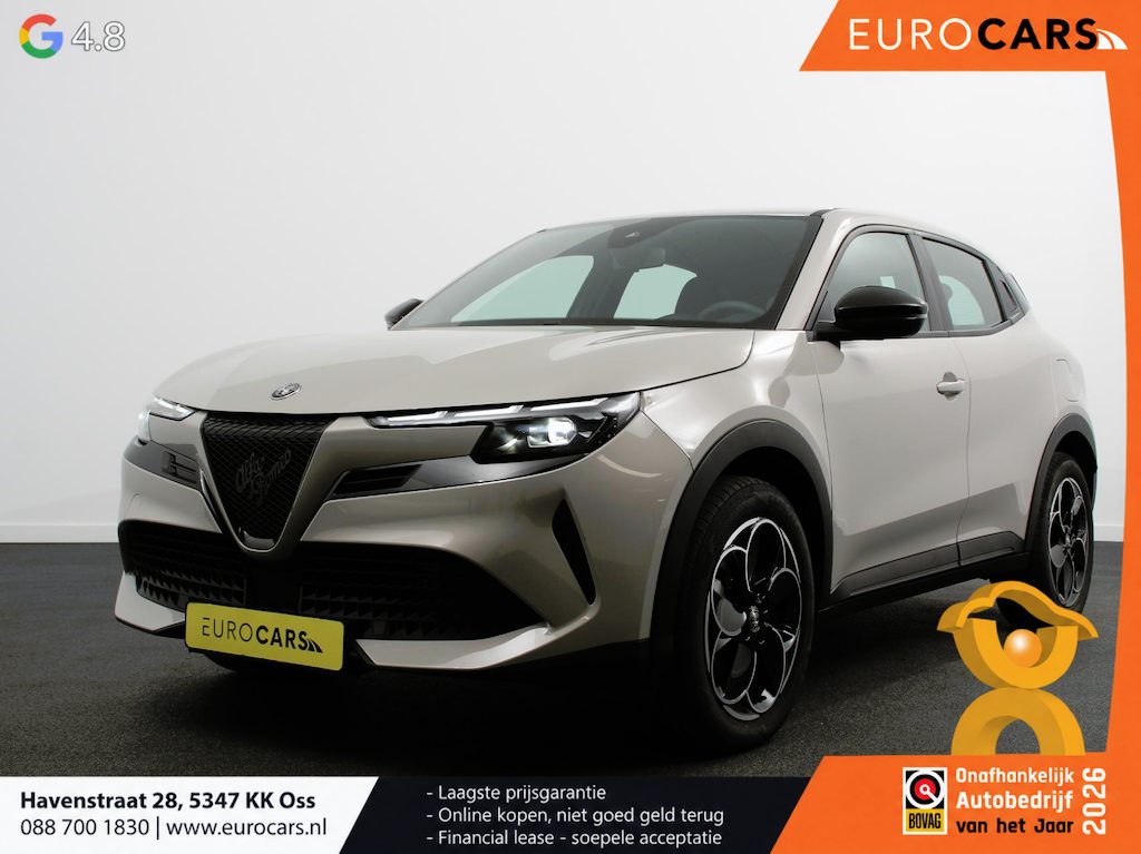 Alfa Romeo Junior Elettrica Automaat 156PK Adaptieve Cruise Control LMV 18 inch Full Led Matrix Parkeer sensoren Navigatie Apple Carplay / Android auto  Climate Control