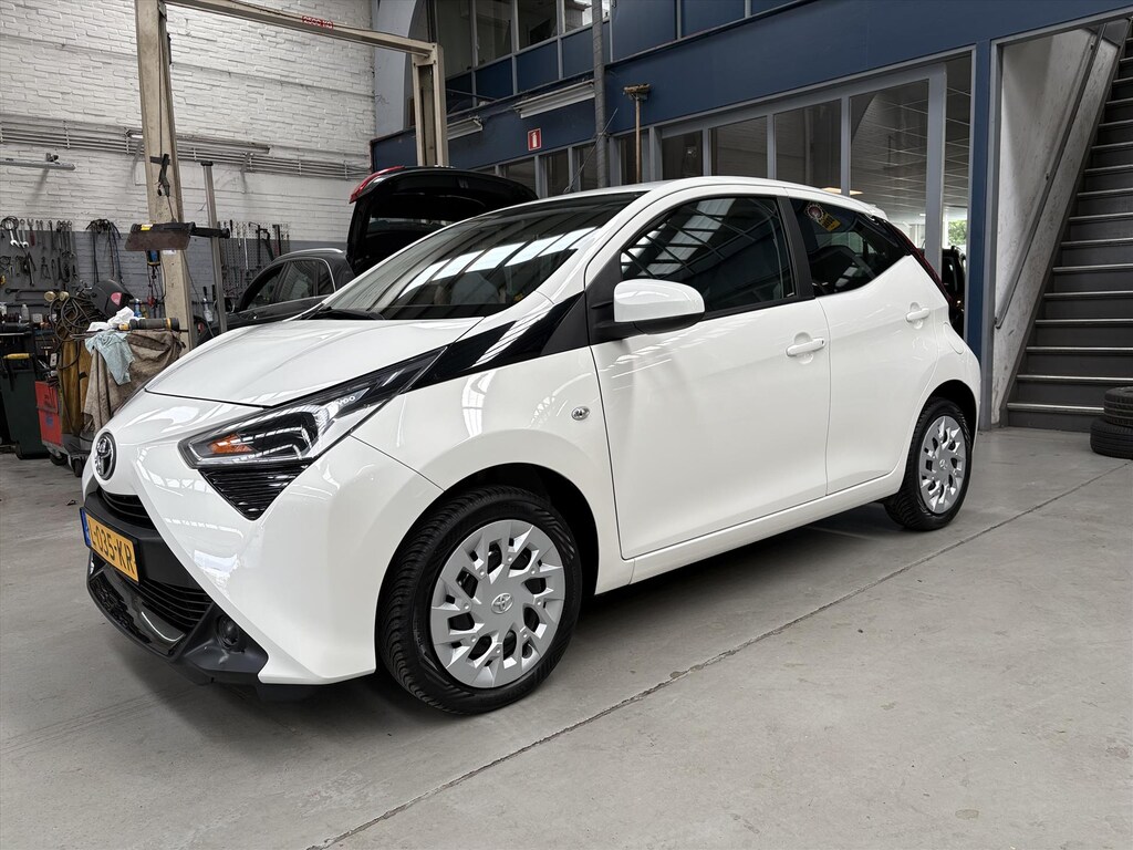 Toyota Aygo 1.0 VVT-i 72pk 5D x-play | Apple carplay / Android auto | Camera | Airco | NAP | Rijklaar prijs!