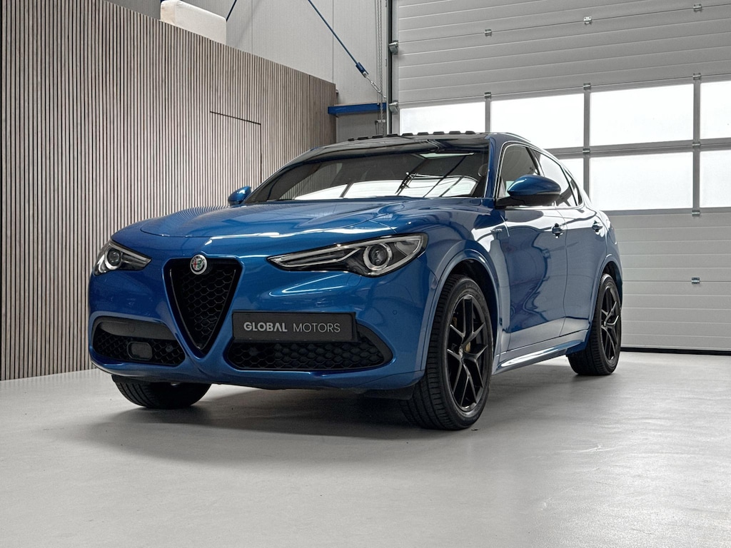 Alfa Romeo Stelvio 2.0 T AWD Veloce 280 PK - FACELIFT - PANORAMADAK - HARMAN KARDON - STOEL + STUURVERWARMING - ADAPTIEVE CRUISECONTROL