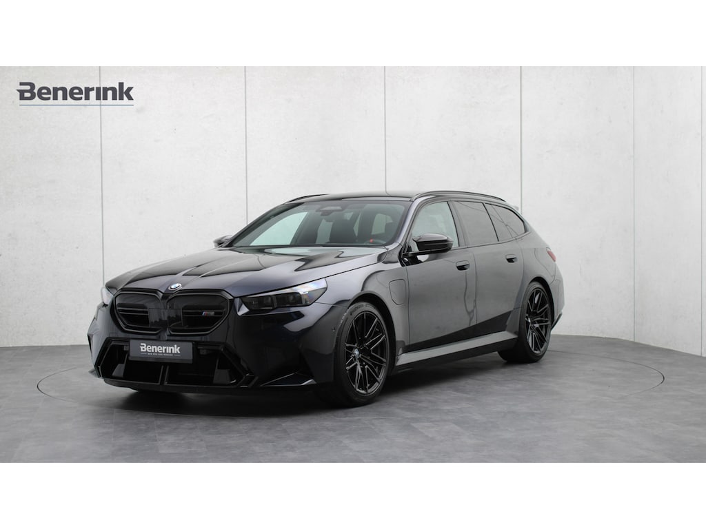 BMW M5 Touring | M Drivers Package | Akrapovic | Stoelventilatie | Bowers & Wilkins | Trekhaak | Panoramadak | Head-up | Carbon