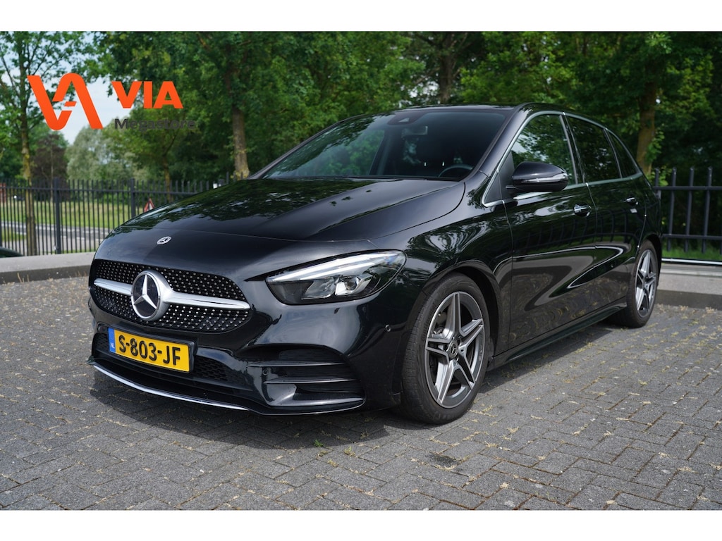 Mercedes-Benz B-klasse 180 AMG Line | Carbon & Nappa Leder | Navi | LED | Virtual Widescreen | Camera | PDC | Stoelverw.