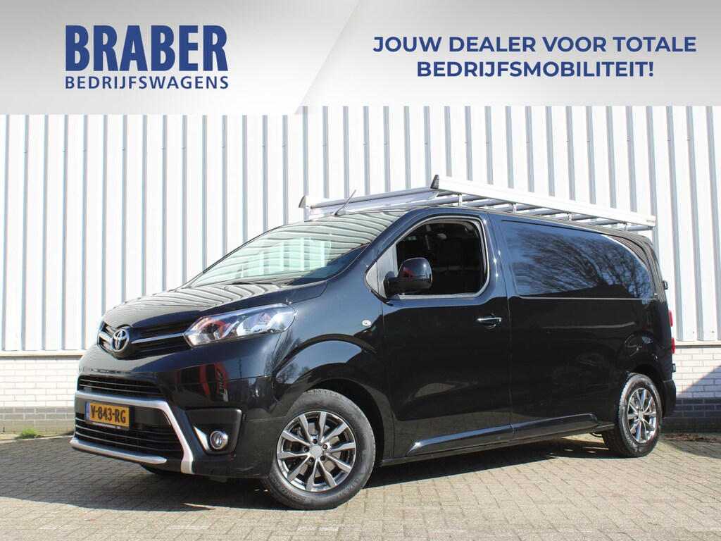 Toyota ProAce Worker 1.6 D-4D Professional | Trekhaak | Imperiaal | Zijwandbekleding | Betonplex vloer | PDC | Clima | Navi | 16" LM | All seasons |
