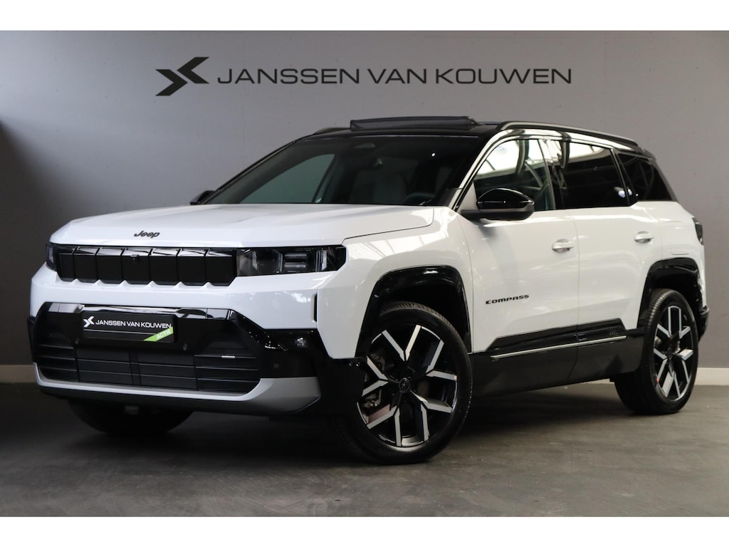 Jeep Compass First Edition 74 kWh Panoramadak / 1.9% financieringsactie / 2+6 Jaar garantie