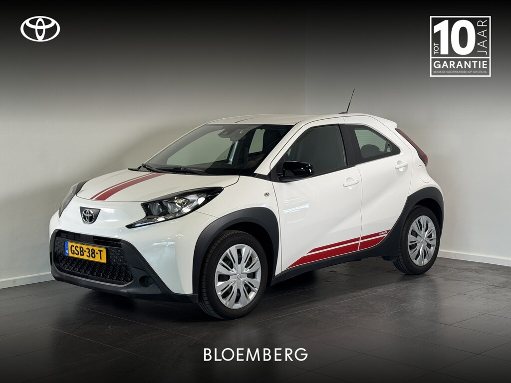 Toyota Aygo X 1.0 VVT-i MT Play | Rood Sticker pakket | CarPlay | Camera achter |
