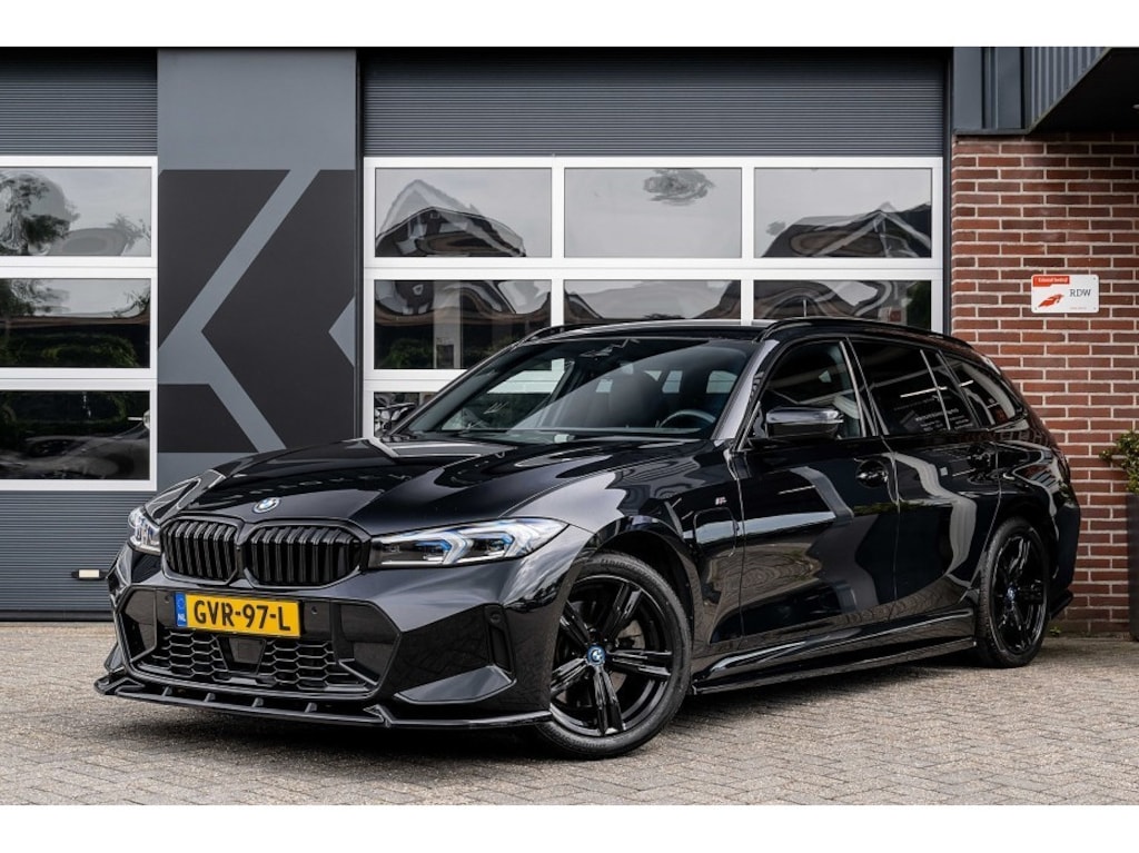 BMW 3-Serie 330 330e Touring M Sport | Maxton | ACC | Trekhaak | Stoelverwarming | Widescreen | 18' Inch |