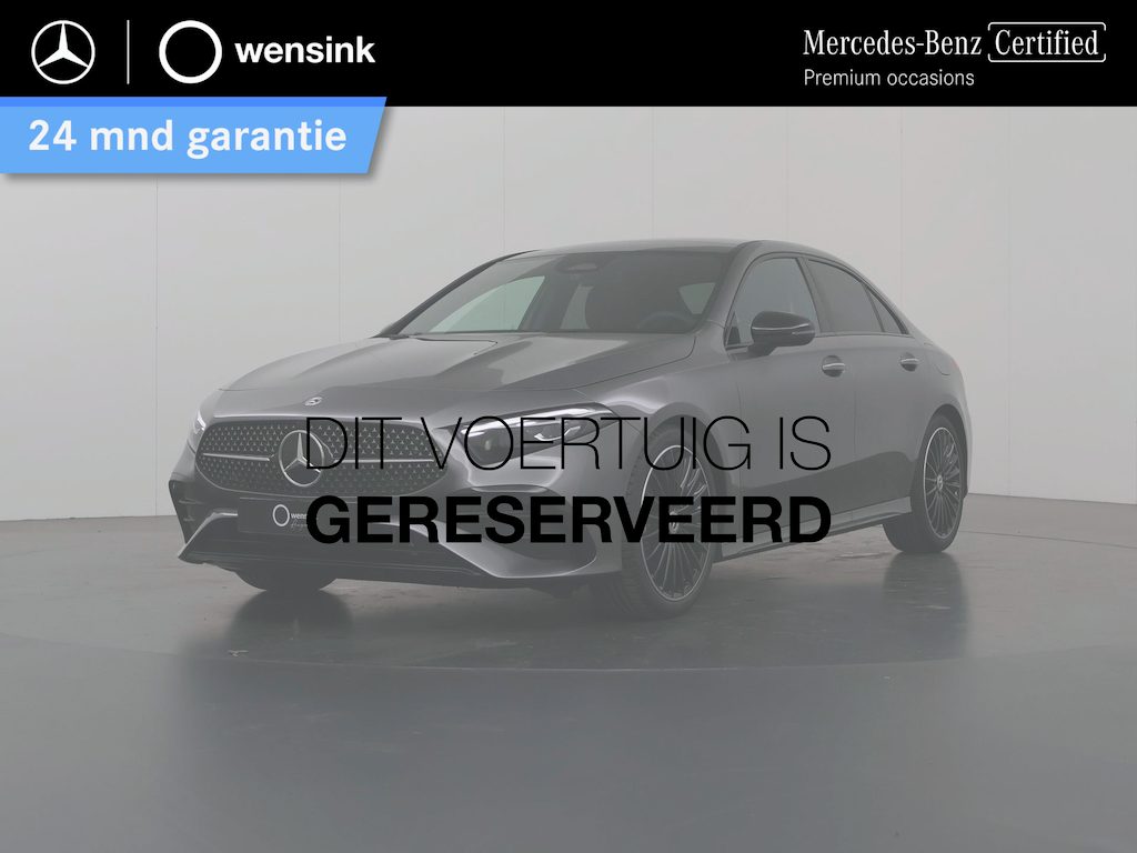 Mercedes-Benz A-klasse 180 Star Edition AMG Line | Night | Multispaaks velgen | Panoramasdak | Achteruitrijcamera | Sfeerverlichting | Keyless go |