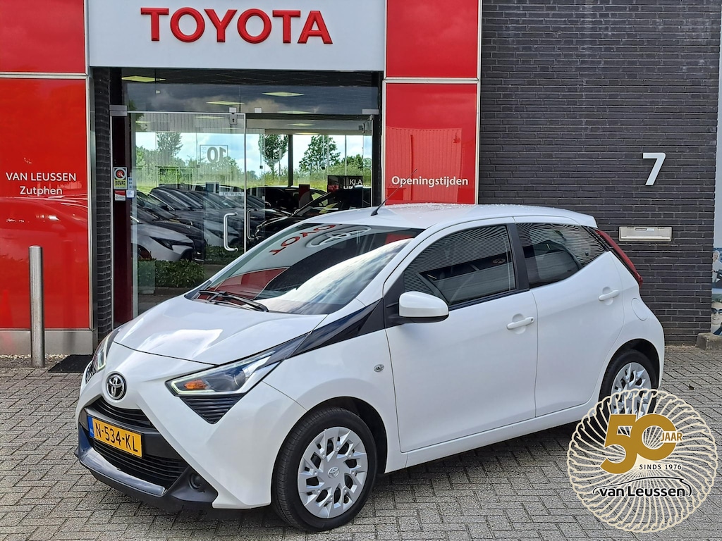 Toyota Aygo X X-PLAY AIRCO CAMERA APPLE/ANDROID AUDIO-STUURWIELBED. BLUETOOTH LED-DAGRIJ