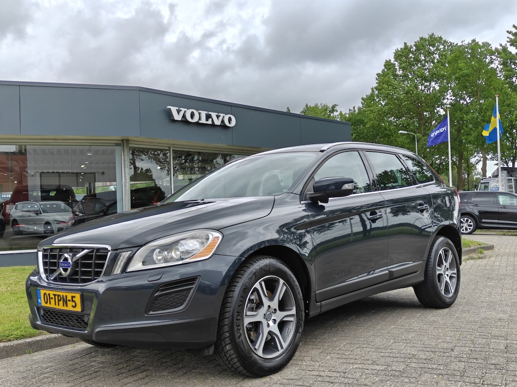 Volvo XC60 T5 240PK Automaat Summum | BLIS | Trekhaak | Parkeersensoren Achter | 18'' |