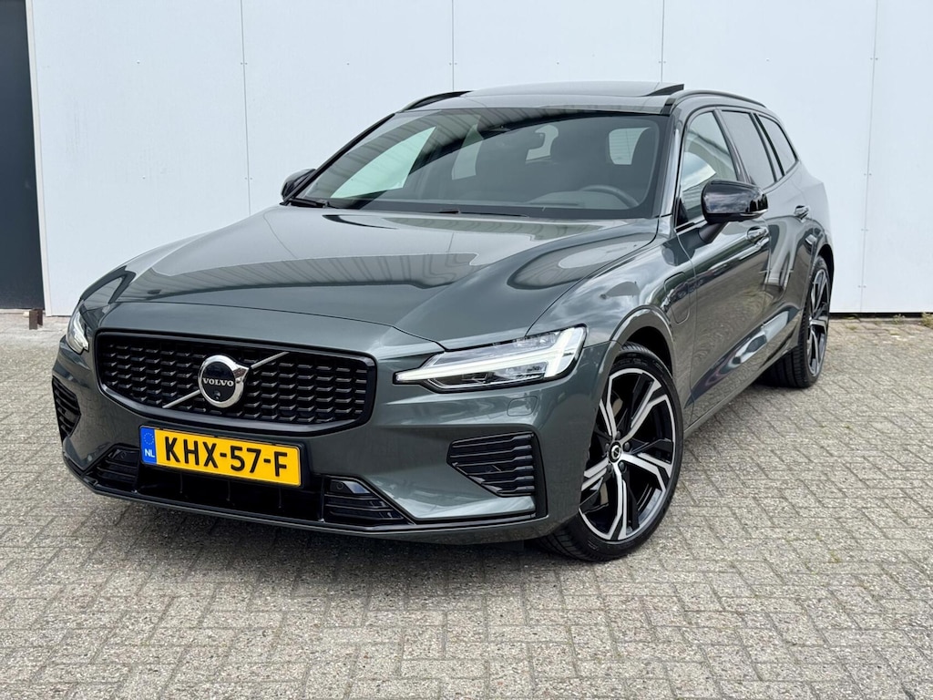 Volvo V60 2.0 T6 Plug-in hybrid AWD Ultra Dark|Head-up|360 camera|19" lm velgen