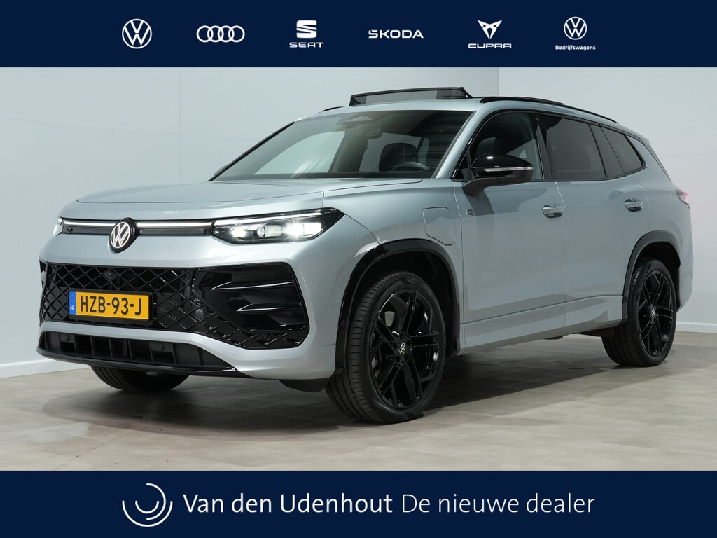 Volkswagen Tayron 1.5 eHybrid R-Line Ed. | Trekhaak | Panorama | Black-Style | IQ.Drive | 20"lm