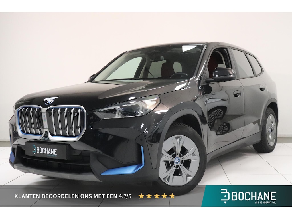 BMW iX1 xDrive30 Launch Edition 67 kWh | PANO | Camera | SoH 94,4 % | Sportstoelen | Matrix LED |
