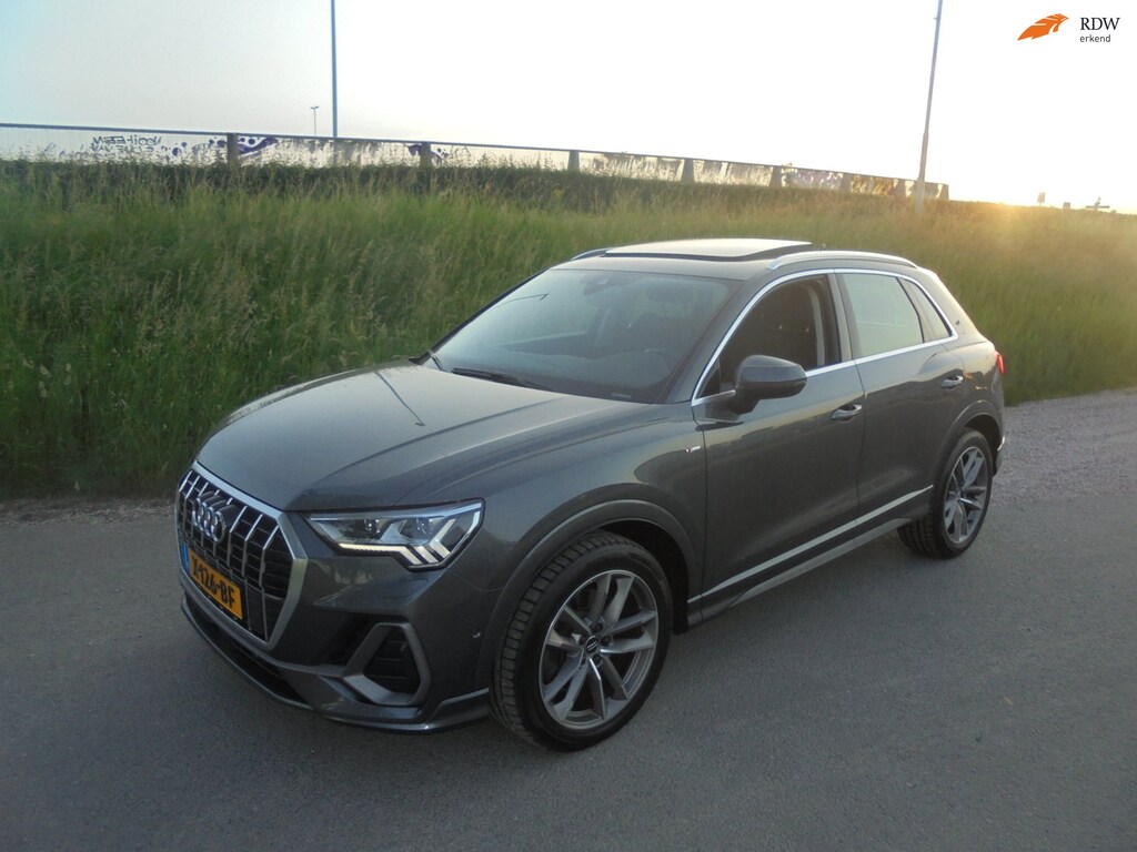 Audi Q3 Audi Q3 40 tfsi benzine quattro S line automaat panorama dak navi lmv
