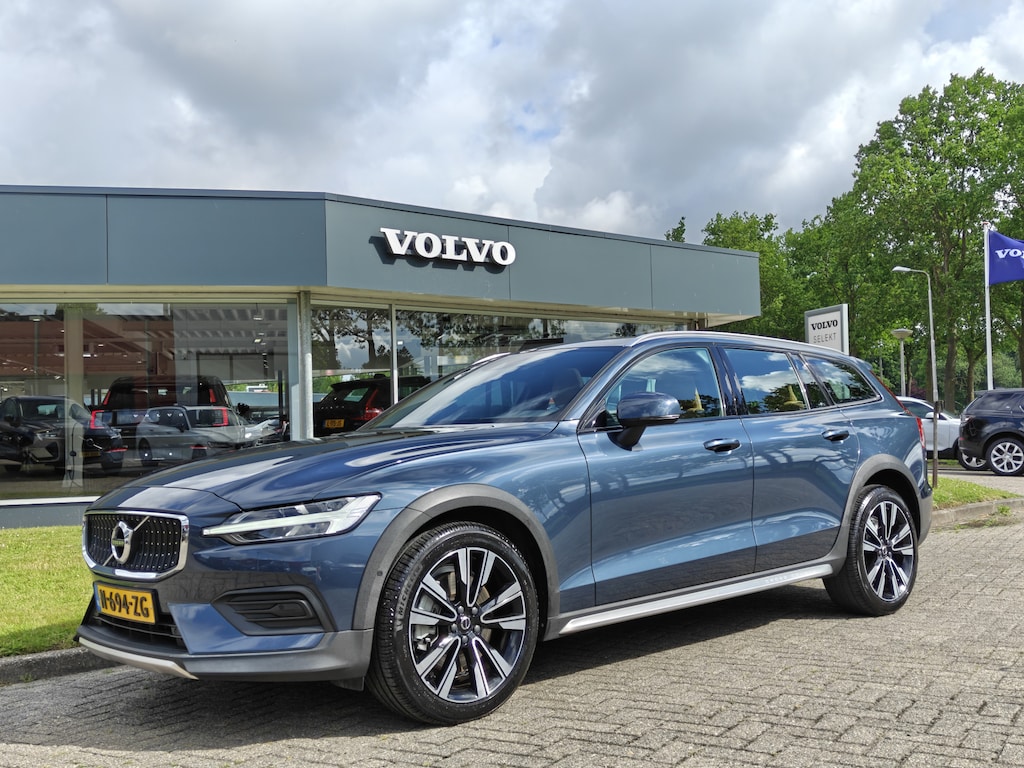 Volvo V60 Cross Country B5 AWD 265PK Pro | Trekhaak | Adapt. Cruise | Stoelventilatie | Panodak |
