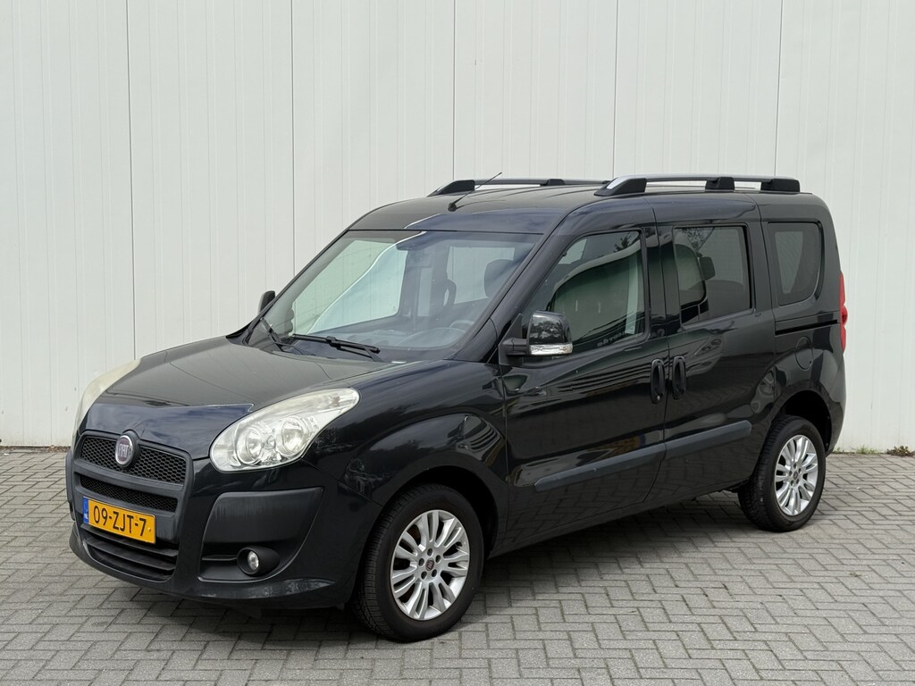 Fiat Doblò 1.4 T-Jet 120pk Emotion Rolstoelauto 3+1 - Bodemverlaging - Luxe uitvoering - Rolstoelvervoer