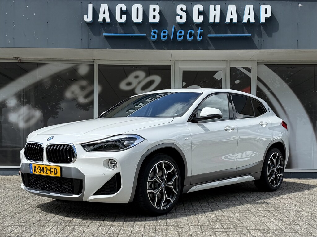 BMW X2 sDrive20i High Executive / Automaat / 19'' LM / Camera / Trekhaak (1.800KG) / M pakket /