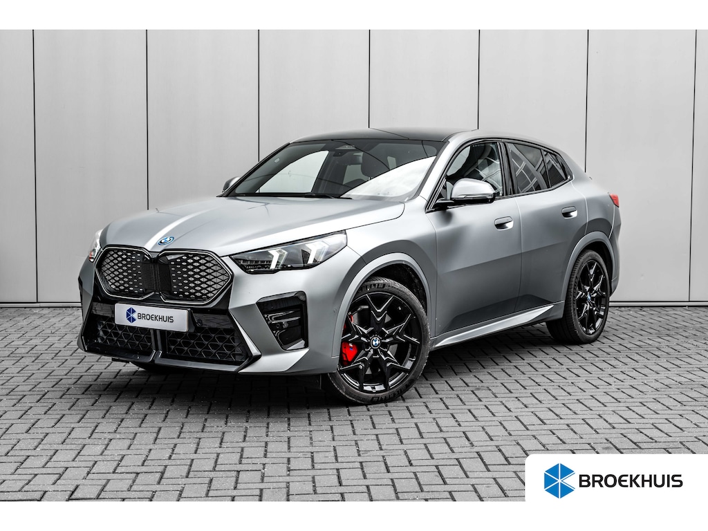 BMW IX2 eDrive20 67 kWh M Sport Edition 204 PK | Trekhaak | Panoramadak | Harman Kardon | Head-up | Elektrische stoelen |