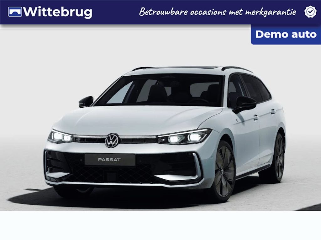 Volkswagen Passat Variant 1.5 eTSI 150PK DSG R-Line Edition / Resterende Fabrieksgarantie tot 22-01 2029 / Black Style / Panoramadak / 19'' LMV / VW