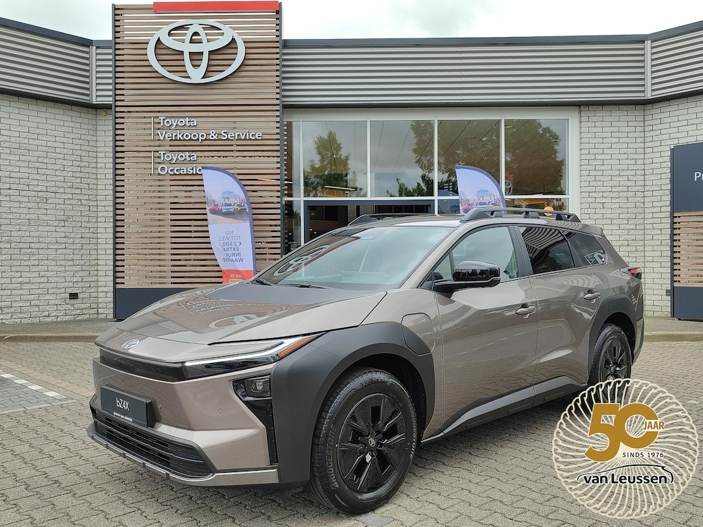 Toyota BZ4X Touring DYNAMIC 75 kWh NIEUW DIRECT LEVERBAAR! 360° CAMERA STOEL/STUURVERW WARMTEPOMP BLIND SPOT EL-ACHTERKLEP KEYLESS NAVI PARK-SENSOREN APPLE/ANDROID