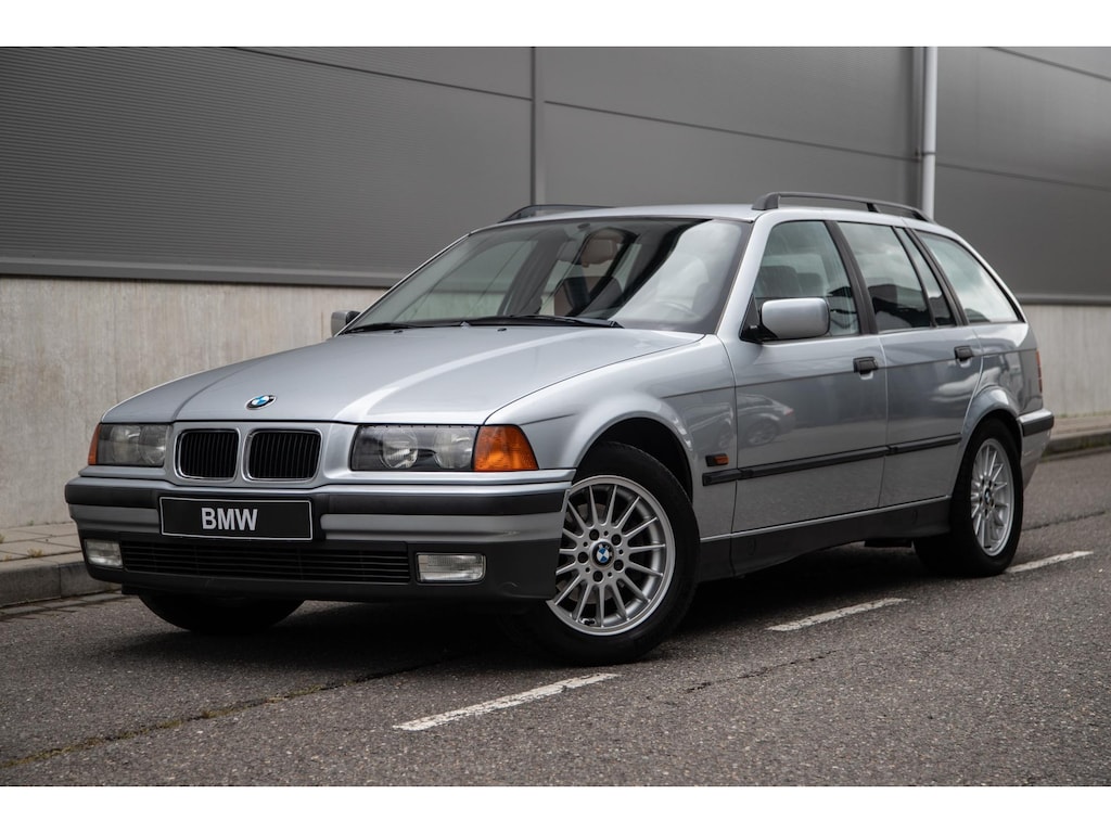 BMW 3-Serie Touring 323i Comfort | Cruise Control | HiFi | Stoelverwarming | Leer