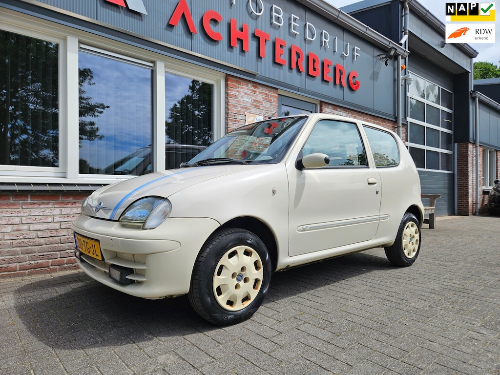 Fiat 600 1.1 Young Stuurbekrachtiging! NAP! Dealer Onderhouden! Leuke Auto!