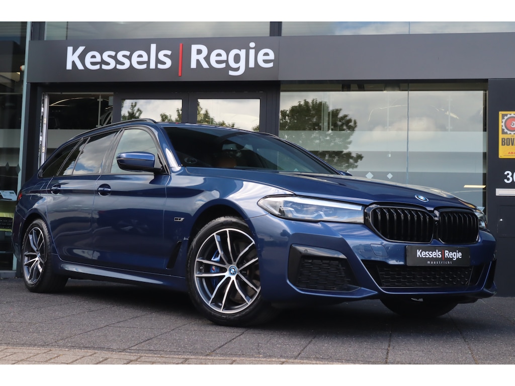 BMW 5-Serie Touring 530e M-Sport | Leer | CarPlay | Ambient | Stoelverwarming | Sensoren | DAB | LED