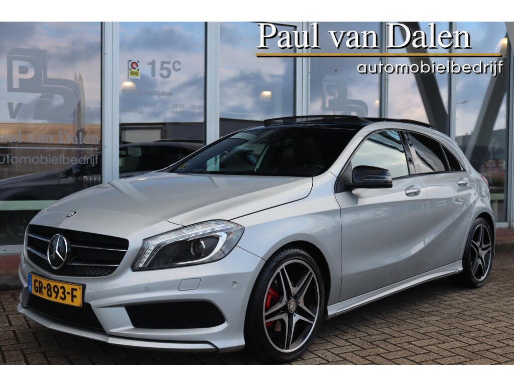 Mercedes-Benz A-klasse A180 AUTOMAAT AMG LINE Night Pakket | NL Auto | Panodak | Xenon | Navi | Stoelverw. | 18 Inch Lm | Pdc v+a | Trekhaak afn. |