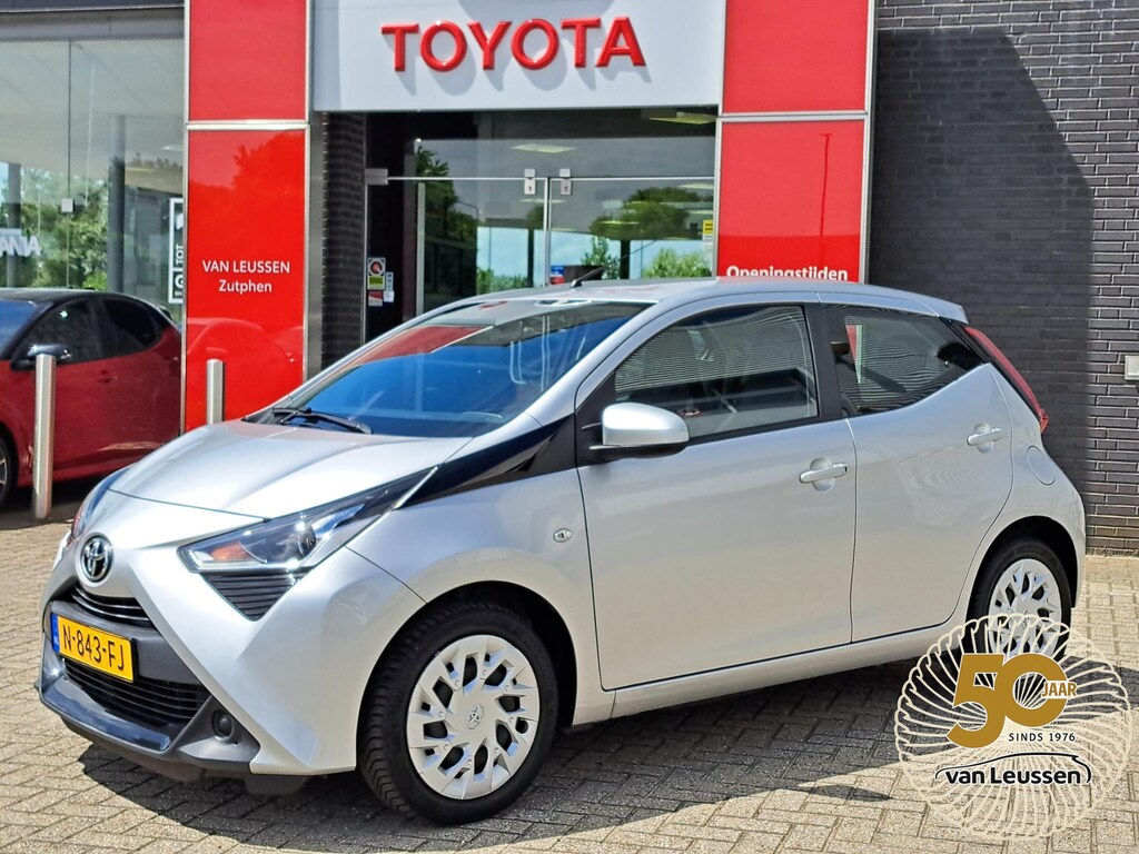 Toyota Aygo X X-PLAY AIRCO CAMERA APPLE/ANDROID AUDIO-STUURWIELBED. BLUETOOTH LED-DAGRIJ